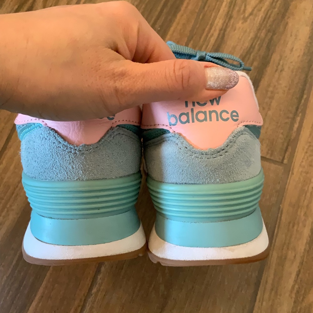 New Balance 574 Sneakers in Blue and Pink - Picture 5 of 8